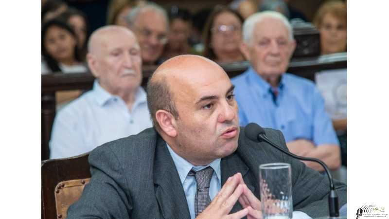 Rodrigo Müller de las Audiencias Públicas de EPE y ASSA, para defender los intereses de Esperanza.    