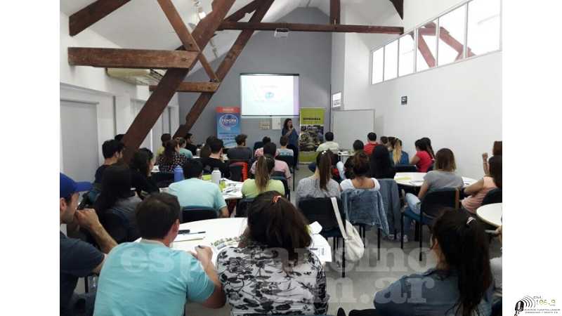 La Municipalidad de Esperanza ofrece curso gratuito para el sector gastronómico sobre Ingeniería de Menú.