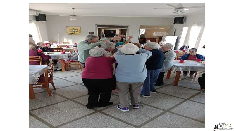En Hogar Aldo Bustos se festejó el Dia de los Abuelos( ver 8 fotos)