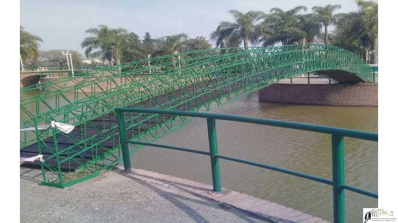 Puente completo en hierros y maderas se ha pintado en Parque de la Agricultura nos comentaba Martín Franconi