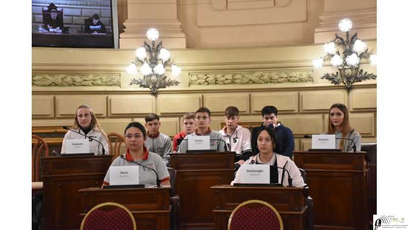 Ciudadanos en el senado invitados por Ruben Pirola (ver 31 fotos)