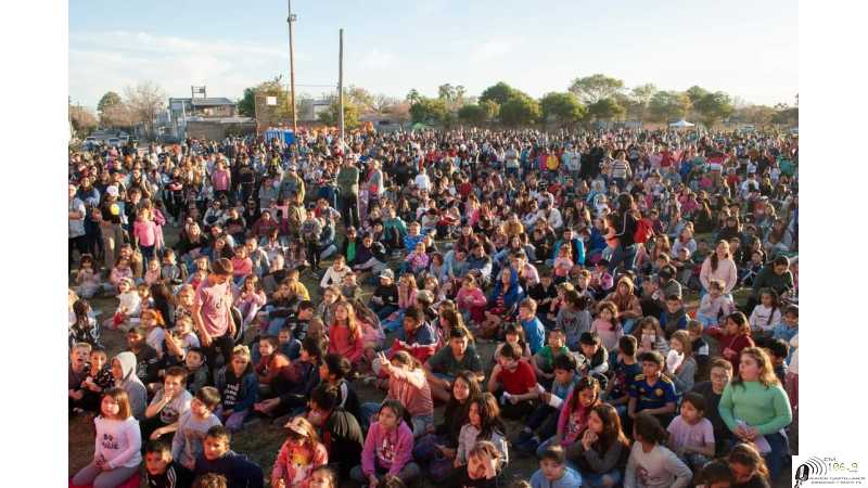 Ucoes repartira a comedores escolares 1200 kg de alimentos que la gente donó en la gran fiesta ( ver 8 fotos)