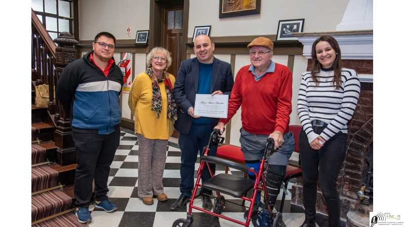 El Liceo Municipal recibió la donación de un piano alemán marca F. Geissler Zeitz