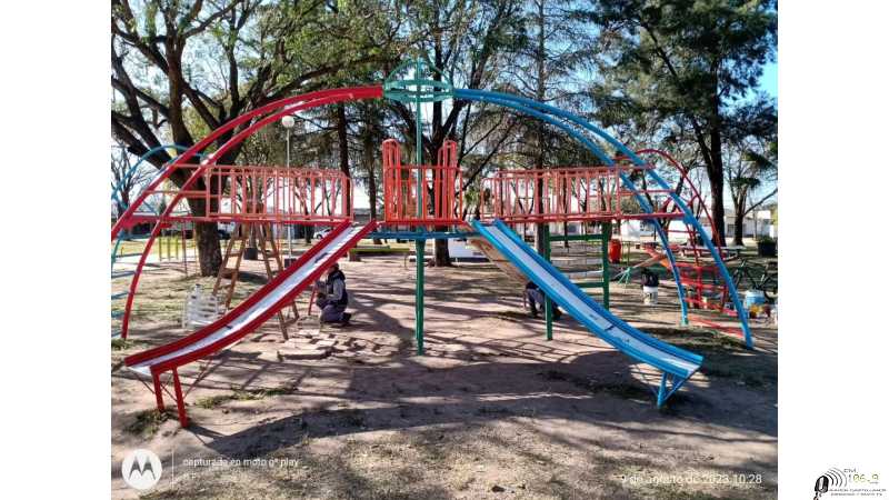 Municipalidad trabaja en las plazas de los barrios muestra Franconi (Ver Aqui 7 fotos)