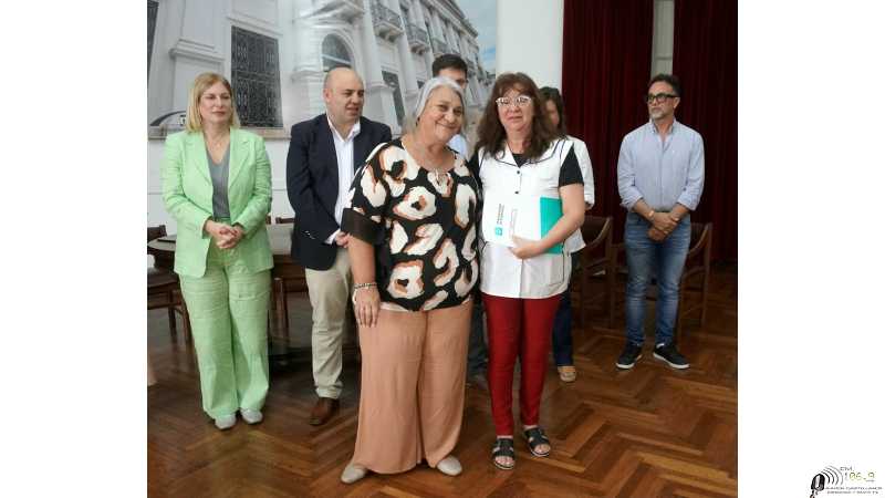 Entrega de fondos destinados a la recuperación y reparación de escuelas y jardines de nuestra ciudad.( ver 12 fotos)