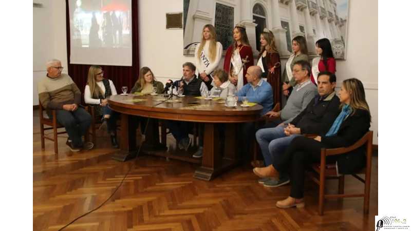 Lanzamiento de la 79ª Fiesta Nacional de la Agricultura y Día del Agricultor en el Salón Blanco Municipal.(Ver video de actuaciones)