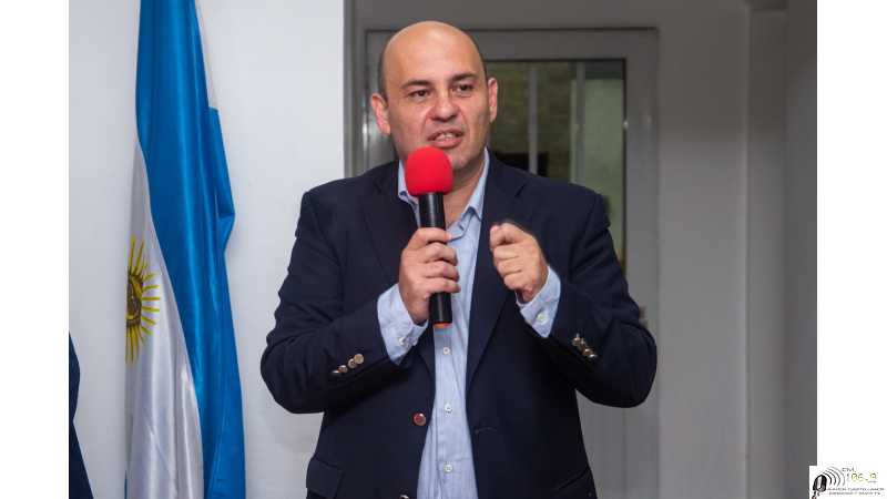 Müller brindó más detalles sobre su proyecto de pavimentación para las calles de ripio