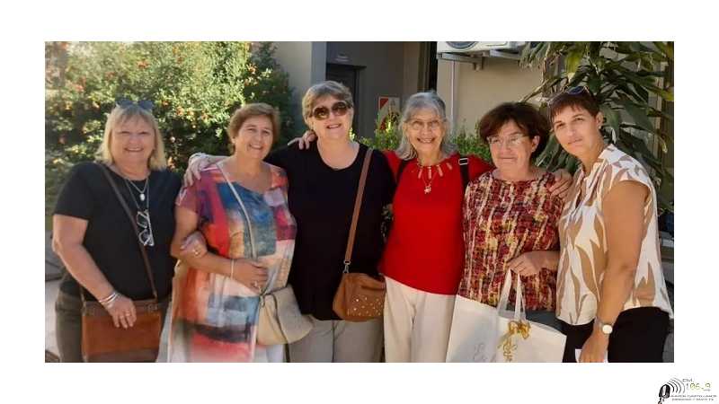 Un presente a la arquitecta Matilde Martínez.del hogar Lilia Stegmayer