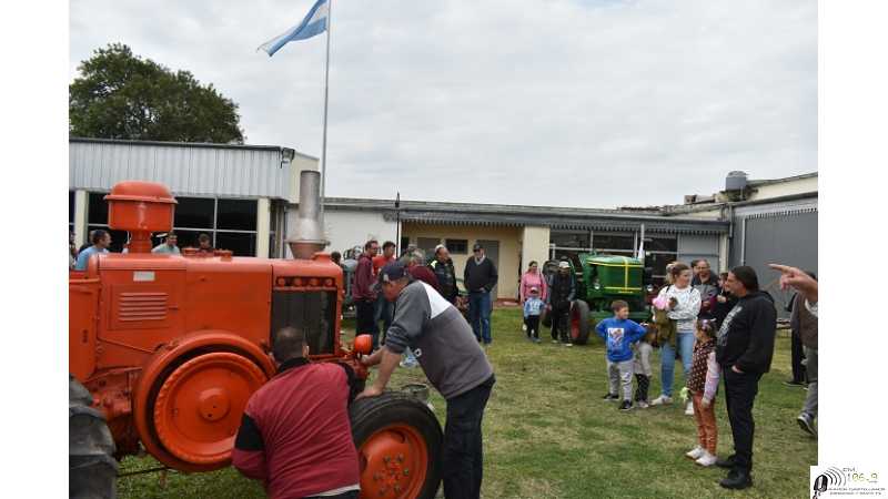 Humboldt en museo de maquinas sacaron los tractores y pusieron en marcha muy emotivo ver 110 fotos
