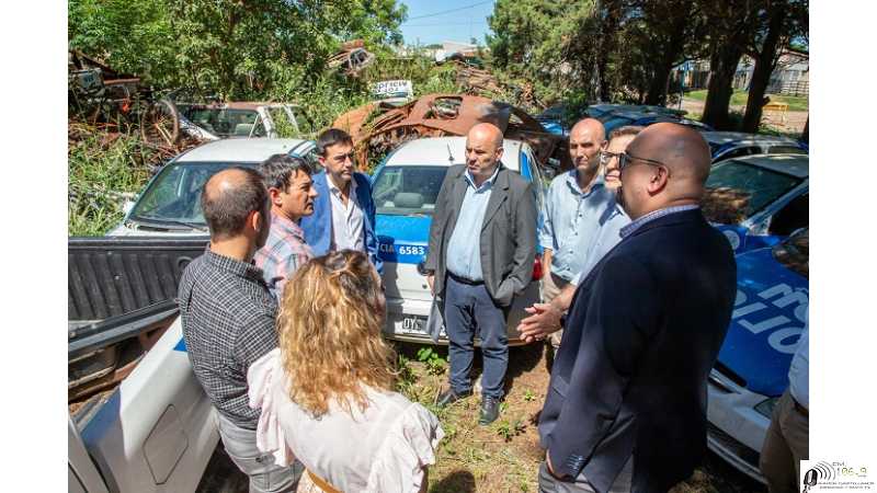 ¡Comenzó la compactación de vehículos obsoletos! (ver mas fotos)