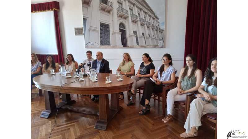 Rodrigo Muller con su equipo dio conferencia de prensa esta mañana en el Salón Blanco
