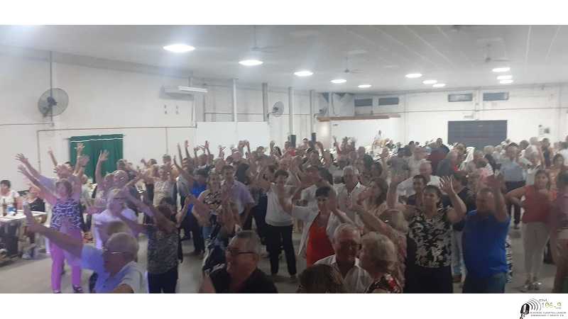 Club de los abuelos realizo con exito su cena (ver 15 fotos)