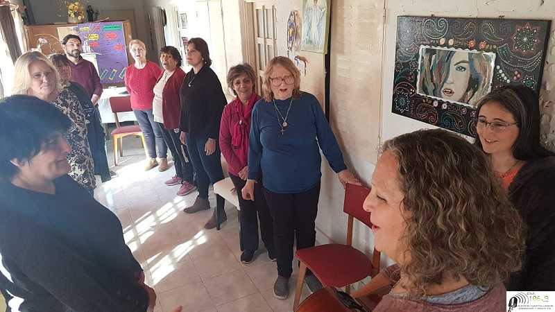 Silvina Portal en hogar mi refugio dieron un curso de canto con la Profesora Claudia Libovich  VER FOTOS