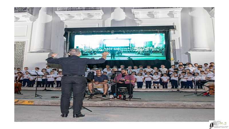 Anoche vivimos un momento único en las escalinatas del Palacio Municipal con “Las voces del Huerto, a cielo abierto”.