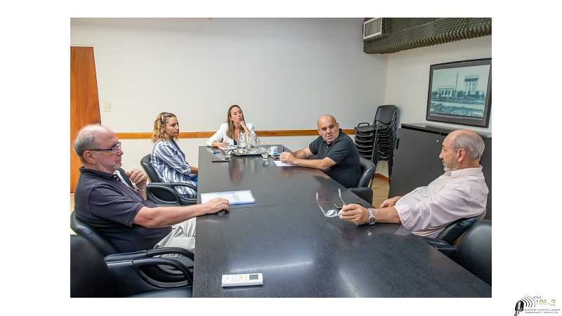 El intendente Rodrigo Müller y la diputada provincial Jimena Senn se reunieron con autoridades de ASSA