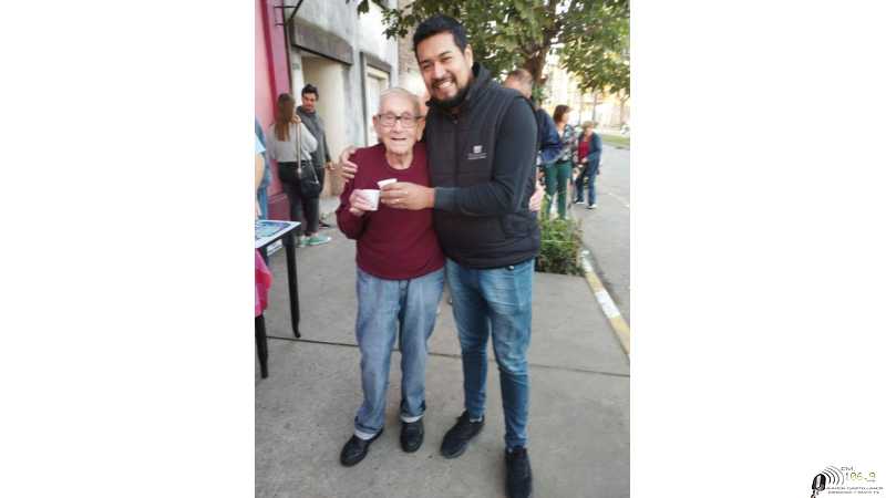 Con 103 años nuestro querido René Megevand fue a tomar su caña con ruda al tradicional bar Lorenzón