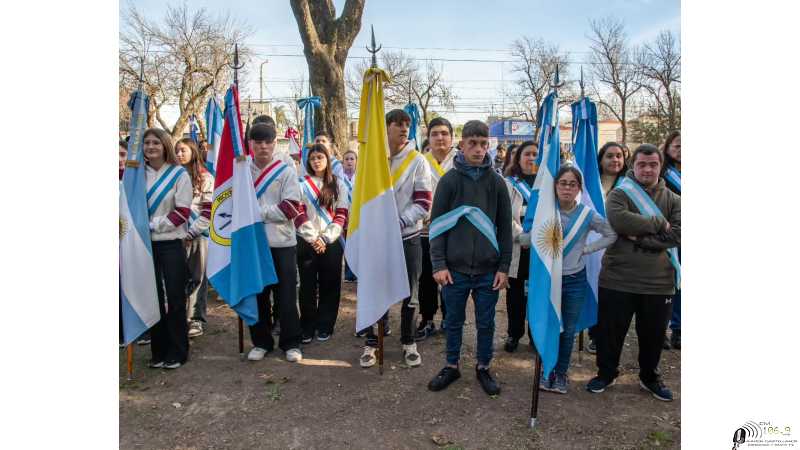 La ciudad celebró el Día de la Independenciacon un acto en Plaza de Las Carretas ( ver 20 fotos)