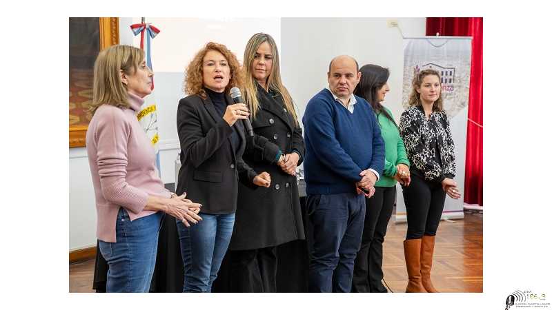 Se realizó en Esperanza un conversatorio sobre herramientas de prevención de violencias contra niños, niñas y adolescentes