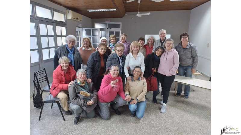 Una tarde compartiendo, risas, lectura, compañerismo, anécdotas!Vecinal Oeste