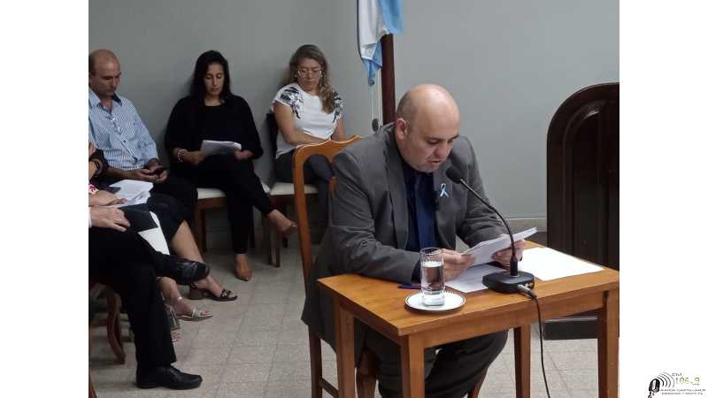 Por una hora Rodrigo Müller se dirigio a los concejales y vecinos que se acercaron al Concejo Municipal