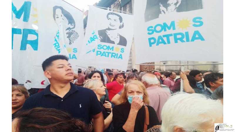 Esperancinos fueron a la concentración de Sta Fe en favor de Cristina Fernandez (8 fotos)