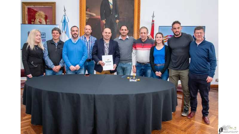 Deportes @esperanzaautomovilclub1926 y @sanlorenzofbcoficial firmaron los convenios del programa provincial