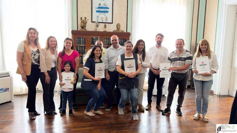 Jimena Senn en Departamento Las Colonias. Entregamos escrituras de viviendas VER 8 FOTOS