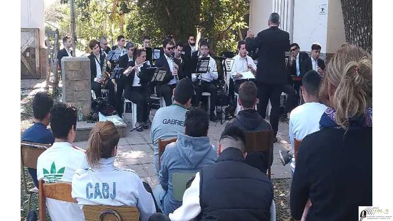 Banda Municipal de Música junto a su Director Marcelo Husser dieron Concierto Didáctico en escuelas (ver 14 fotos)