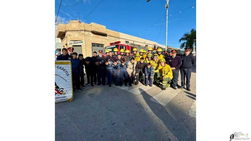 Bomberos Voluntarios de Esperanza presente en el desfile del 25 de Mayo